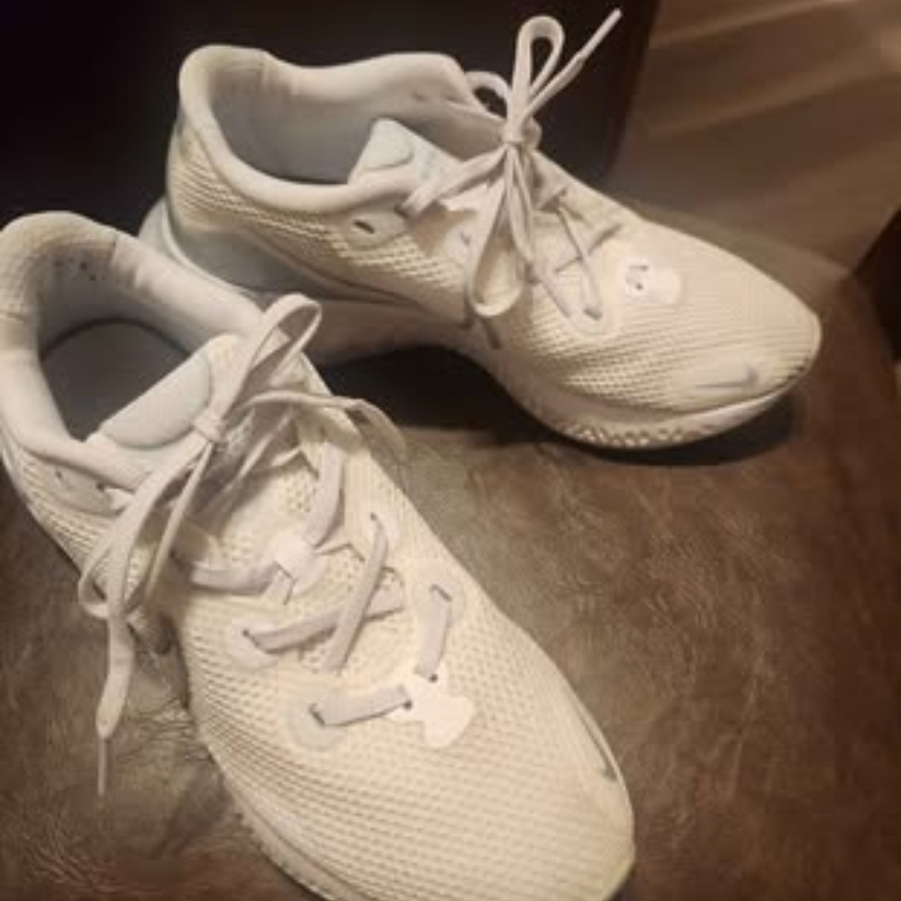 Nike White and Gray Sneakers